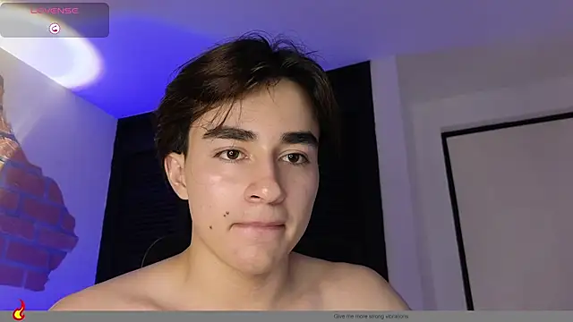 Chat +18 de Connorr_01 ao vivo