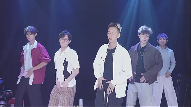 NCT-111 élő XXX-chatje