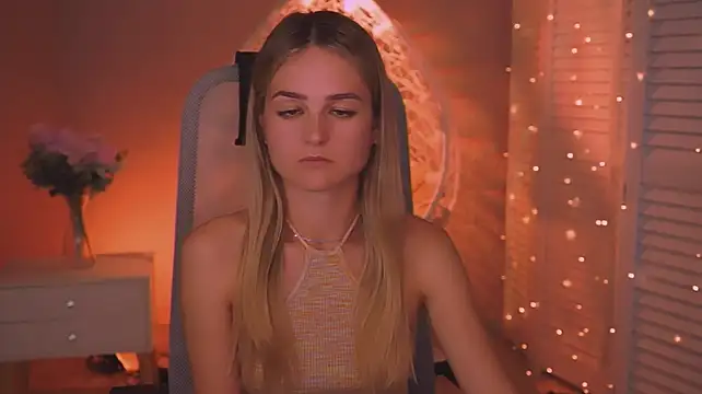 DeboraLarson Adlı Modelin Canlı XXX Sohbeti