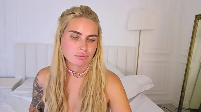 MiaMilfX's Live XXX Chat