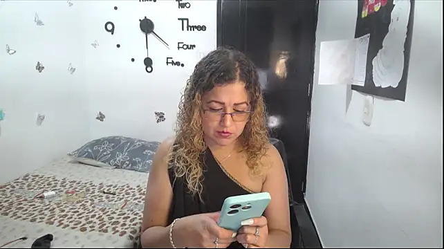 Escobar-Skarlet Chat XXX live
