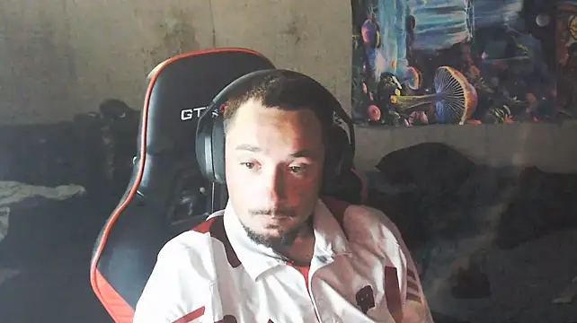 YoBleez live XXX chat