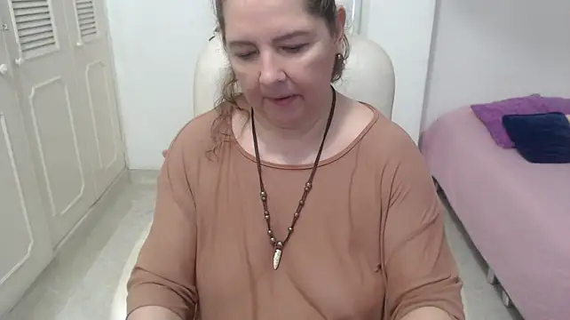 leonela_69のライブXXXチャット