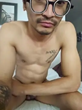 Chat XXX ao vivo de Lokomo32