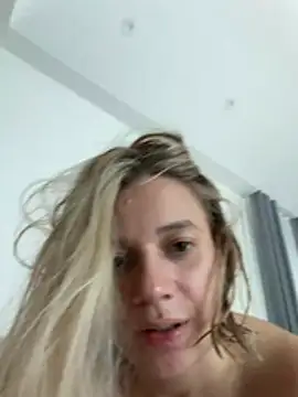 EmiSoul Adlı Modelin Canlı XXX Sohbeti