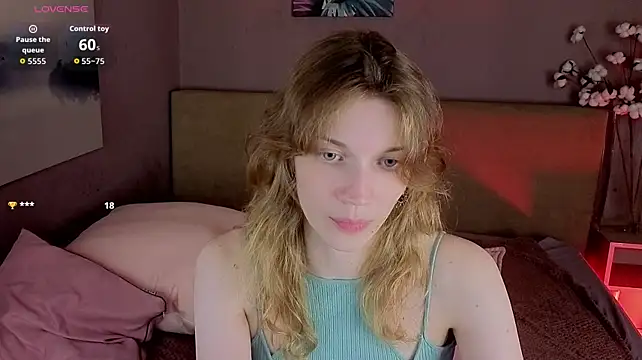 Emily_Cartex Adlı Modelin Canlı XXX Sohbeti