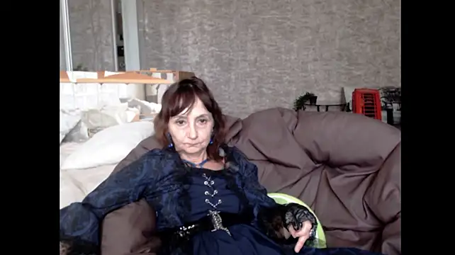 AnnieEltgant Adlı Modelin Canlı XXX Sohbeti