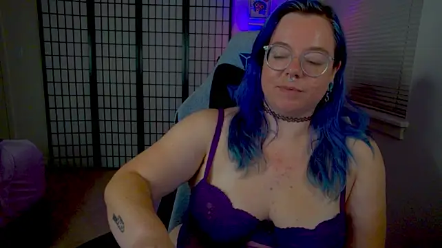 KiraSpitQueen's Live XXX Chat
