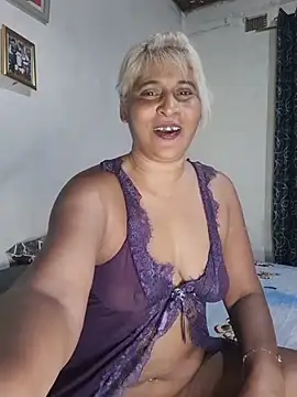 Goodgirlsue_77's Live XXX Chat