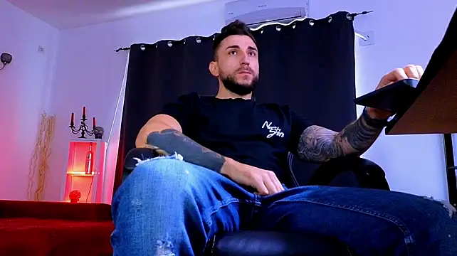 Chatroom XXX en direct de MightyAaron66
