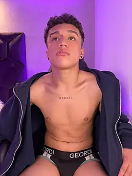 Dominik_Souza Adlı Modelin Canlı XXX Sohbeti