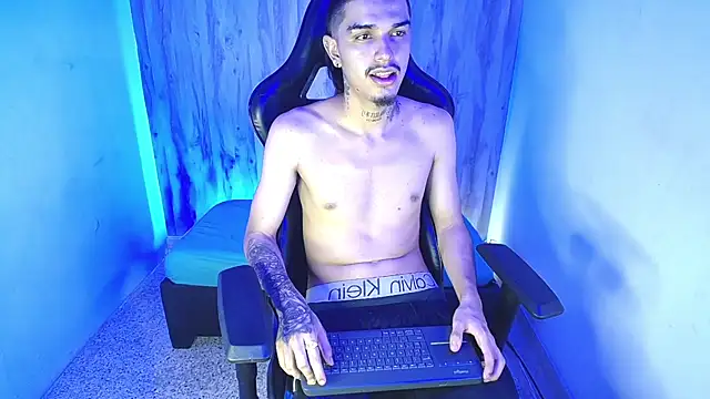 XXX chat uživo modela Tayson_Hot