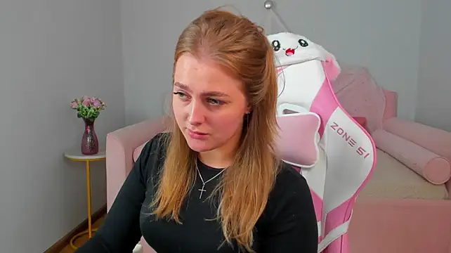 EllaBells' Live XXX Chat