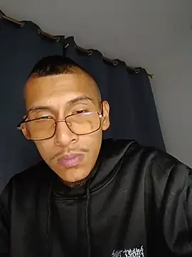Czat XXX na żywo – Hard_brown03