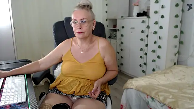 Ghertrude52's Live XXX Chat