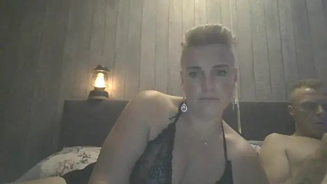 bicouple1992's Live XXX Chat