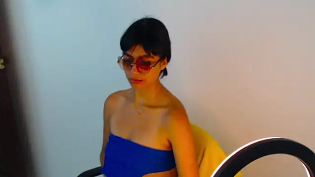 meganmiauu Adlı Modelin Canlı XXX Sohbeti