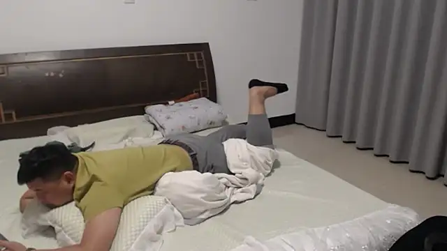 zhang1118 Live XXX-Chat