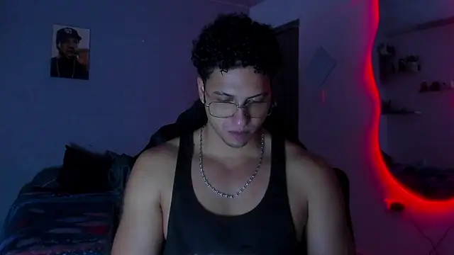 Kris_Khalifa69 Chat XXX in diretta