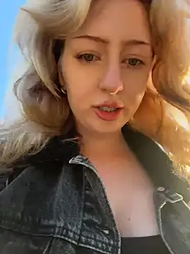 RonnieKiss XXX чат на живо