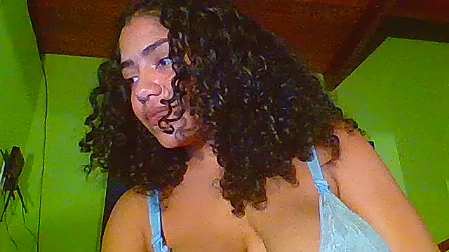 savanahottie Adlı Modelin Canlı XXX Sohbeti