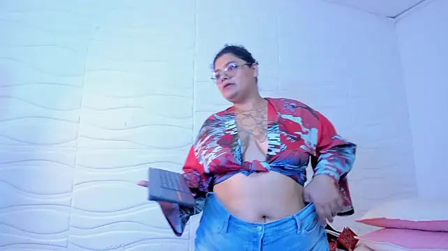 DarkReed_ লাইভ XXX চ্যাট