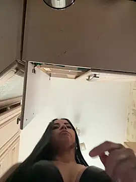 צ'אט XXX בשידור חי של CrazzyChicks
