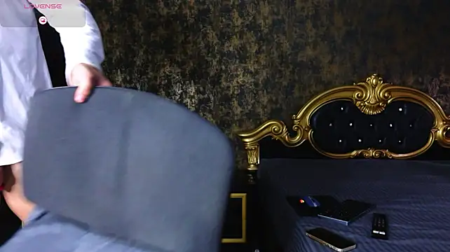 AaronMuscle's Live XXX Chat