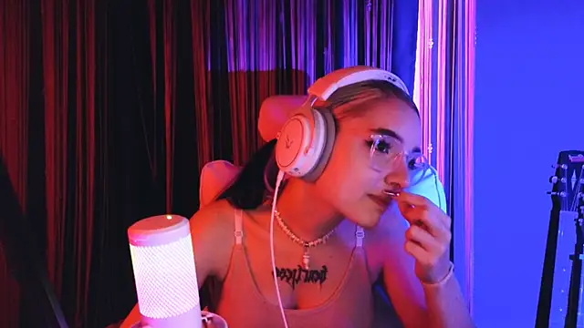 Avi_Nile's Live XXX Chat