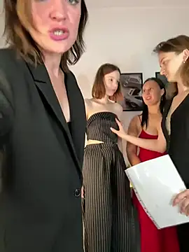 Živý XXX chat CherryBombs-