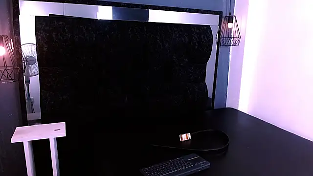 GoldenBoy_23's Live XXX Chat