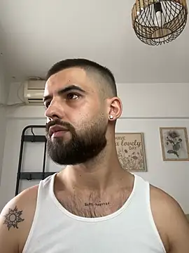 Živý XXX chat HairyRobxxx
