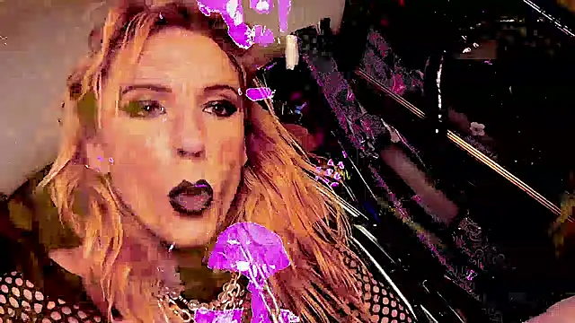 TgirlBrat: вебкам-шоу