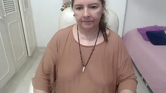 Chatroom XXX en direct de leonela_69