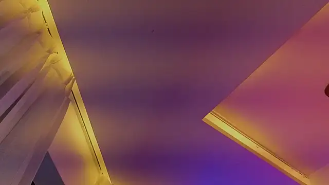 MiaWonderfull XXX чат на живо