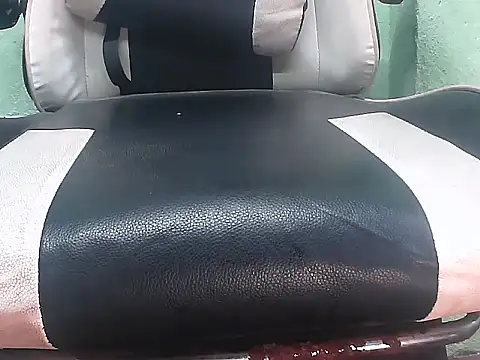 Precumking1 élő XXX-chatje