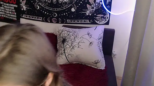 AlienforTwenty's Live XXX Chat
