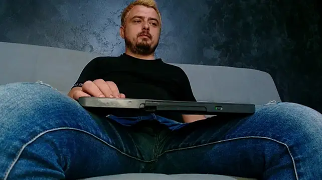 CLOUDYMarkWayne élő XXX-chatje