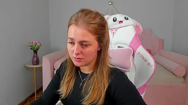 EllaBells' Live XXX Chat