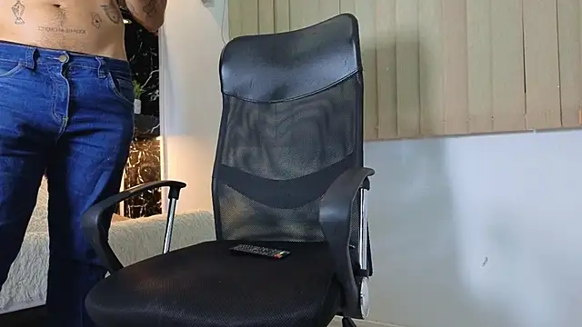 MR_EITHAN's Live XXX Chat