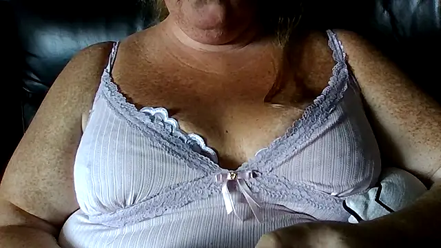 Chatroom XXX en direct de Cutie-ClaraXX