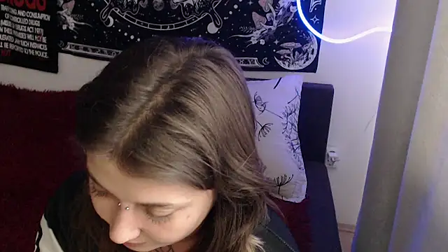 AlienforTwentyn Live XXX chat