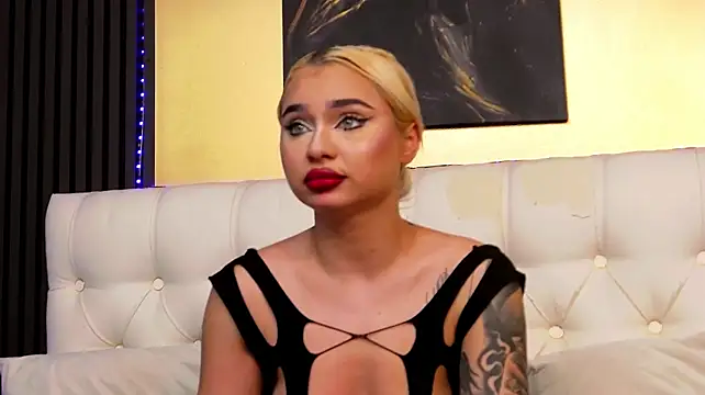 TaniaBliss' Live XXX Chat
