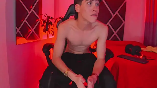 Chat +18 de Axel_Royce ao vivo