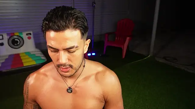 دردشة aaron_bolt الجنسية المباشرة