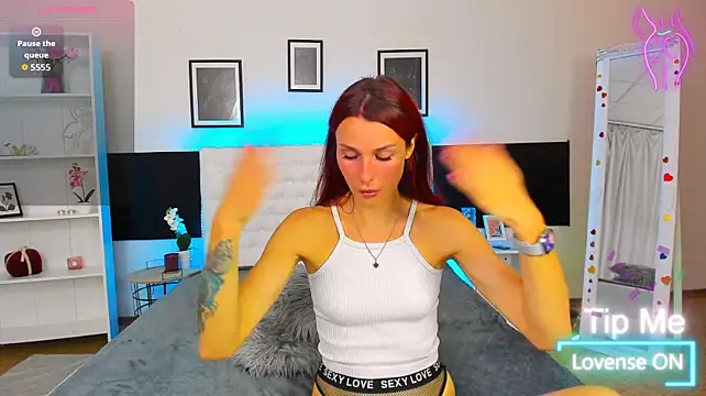 XXX chat uživo modela KiraNeeww