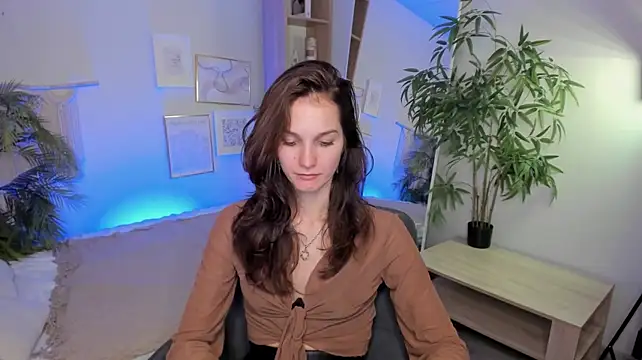 צ'אט XXX בשידור חי של MirandaGlow