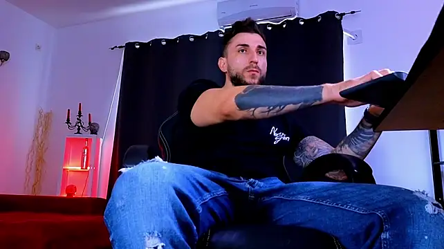 MightyAaron66 – Naživo XXX chat