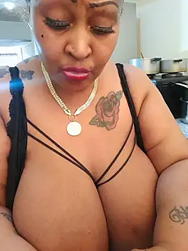 Chatroom XXX en direct de MONSTERTITS44DDD