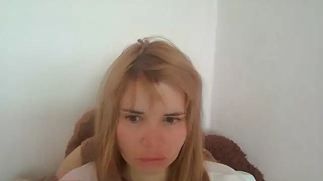 แชท XXX สดของ HornyElena